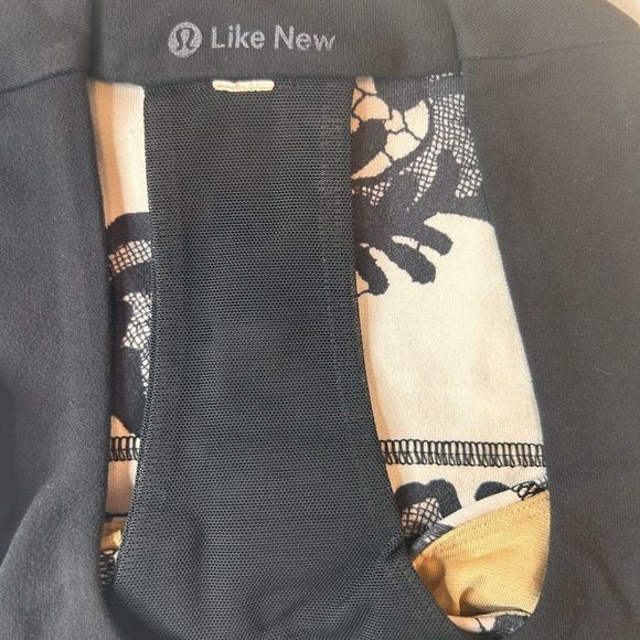 Lululemon Athletica Laceoflage WorkOut Scoop NeckTank Top Black Crème Floral SZ6 - Picture 10 of 17